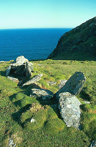 Zbytky kamenné zídky na Dursey Head